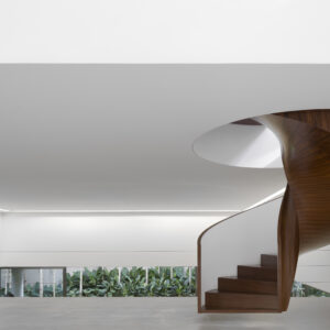 Exposição no Instituto Tomie Ohtake revisita 50 anos de trajetória de Isay Weinfeld