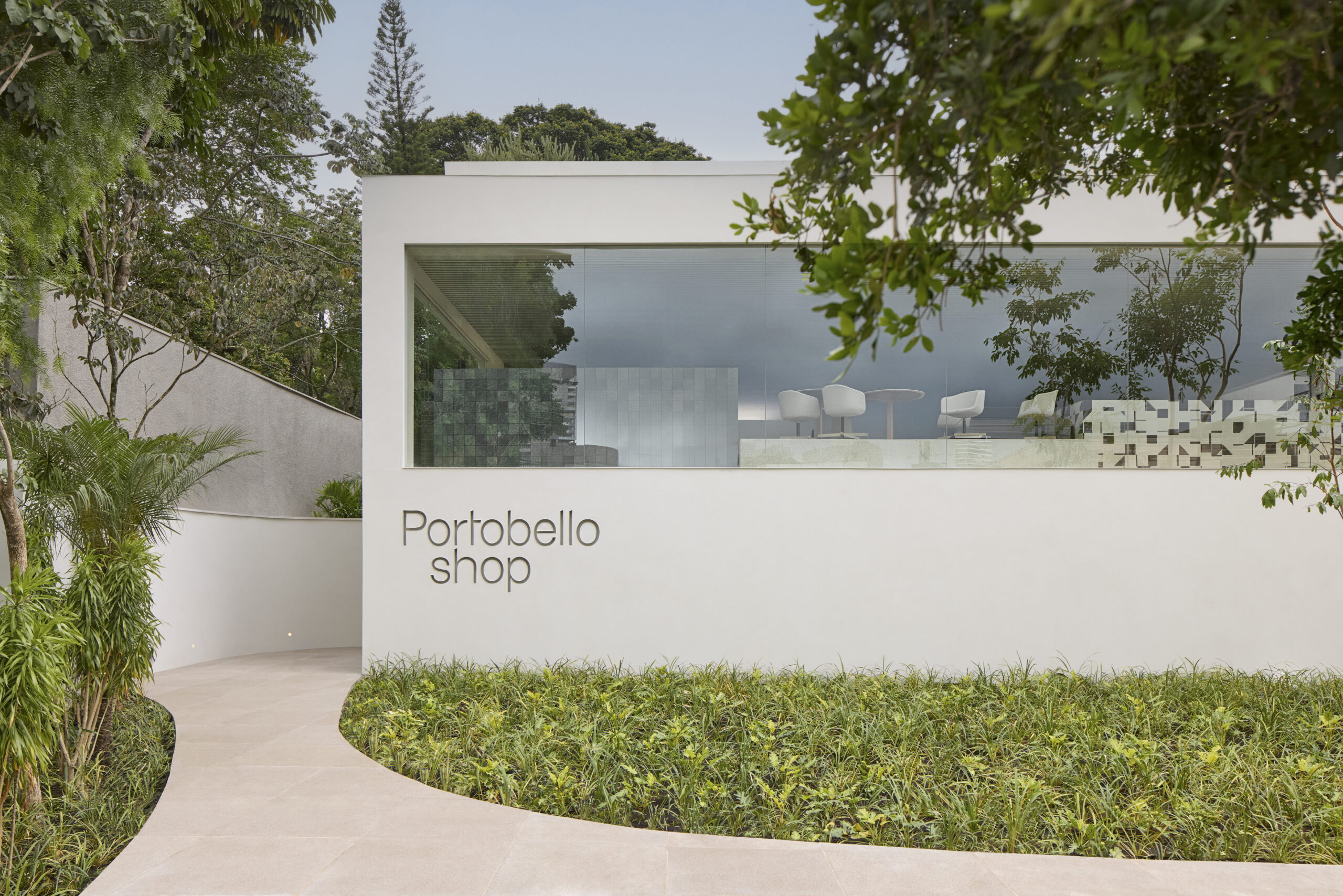 Arquitetura imersiva redefine o varejo físico de luxo em São Paulo